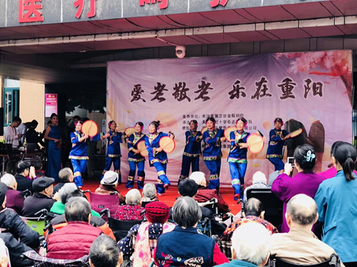 我院重陽日為百歲老人慶生