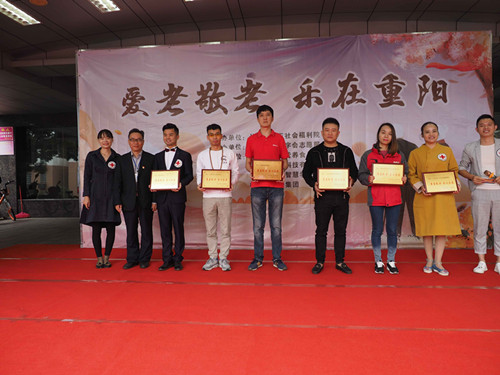 我院重陽日為百歲老人慶生