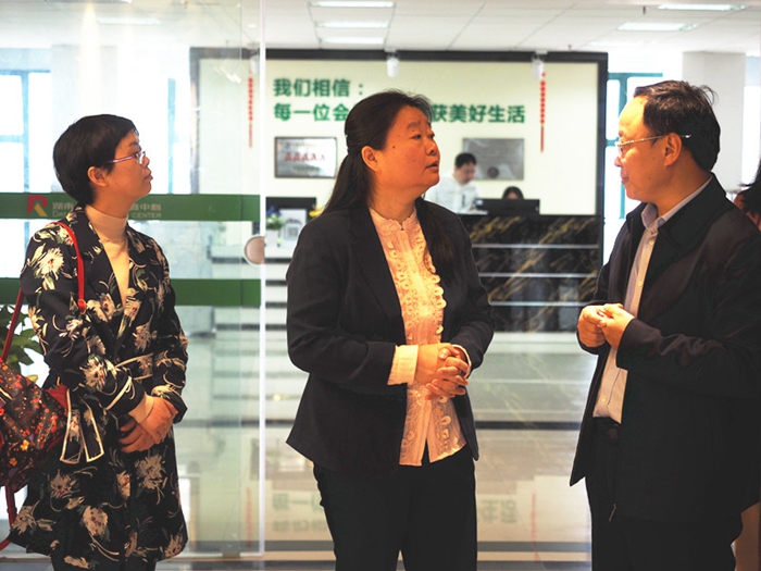 民政部社會事務(wù)司副司長范瑜到市第三社會福利院調(diào)研社區(qū)精神康復(fù)工作