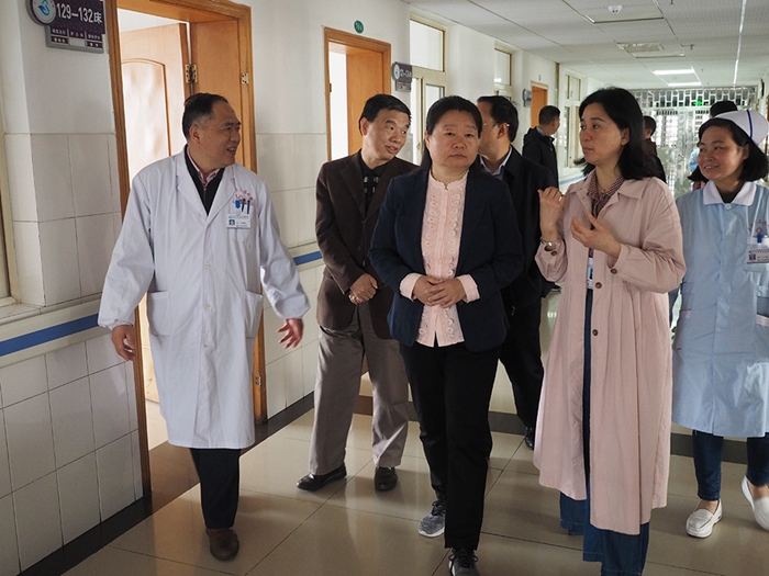 民政部社會事務(wù)司副司長范瑜到市第三社會福利院調(diào)研社區(qū)精神康復(fù)工作